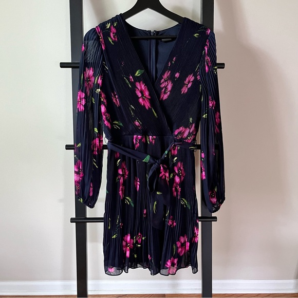 DKNY Printed Pleated Faux-Wrap Dress Navy with Pink Floral Size 8 - Picture 4 of 14